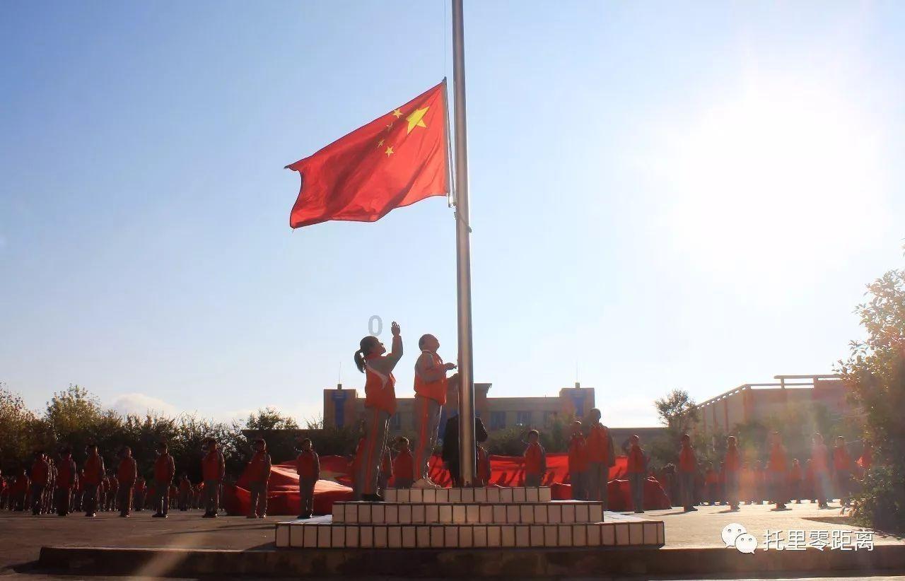 每体：巴萨对使用罗克保持谨慎，他现在在和吉乌竞争而非莱万